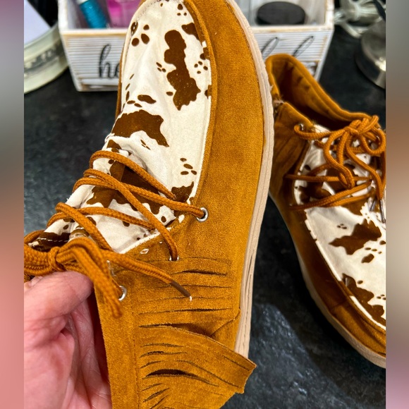 Size 9 Fringe Cow Print Bootie - Picture 1 of 4